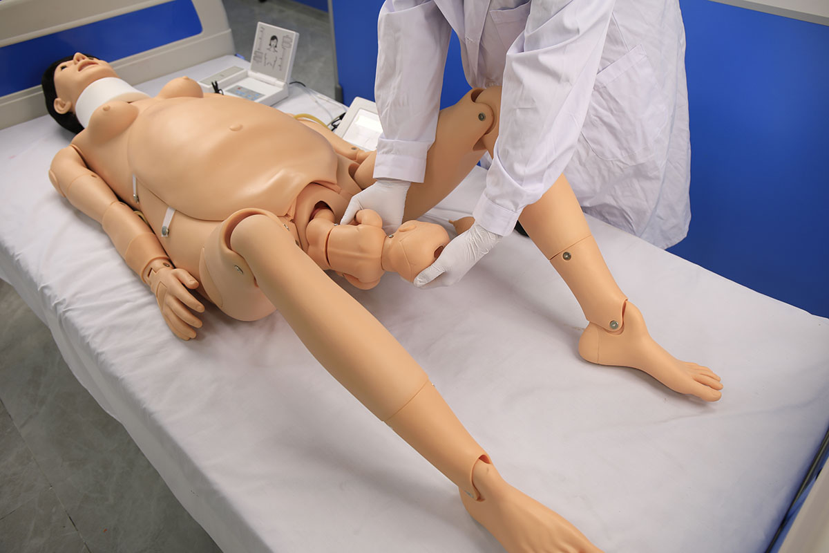 分娩与母子急救模拟人